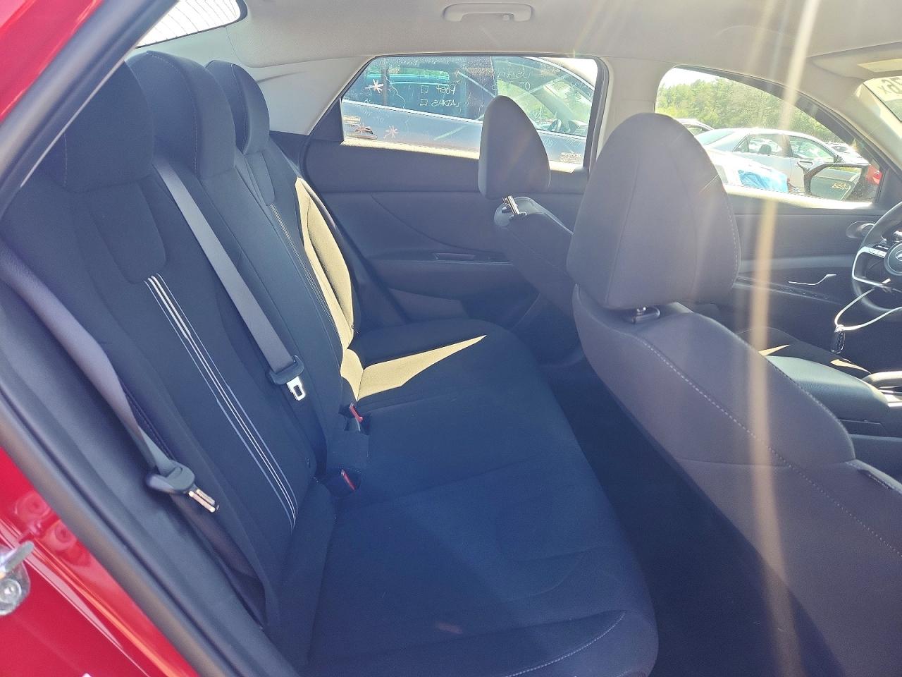 2022 HYUNDAI ELANTRA SEL photo 19