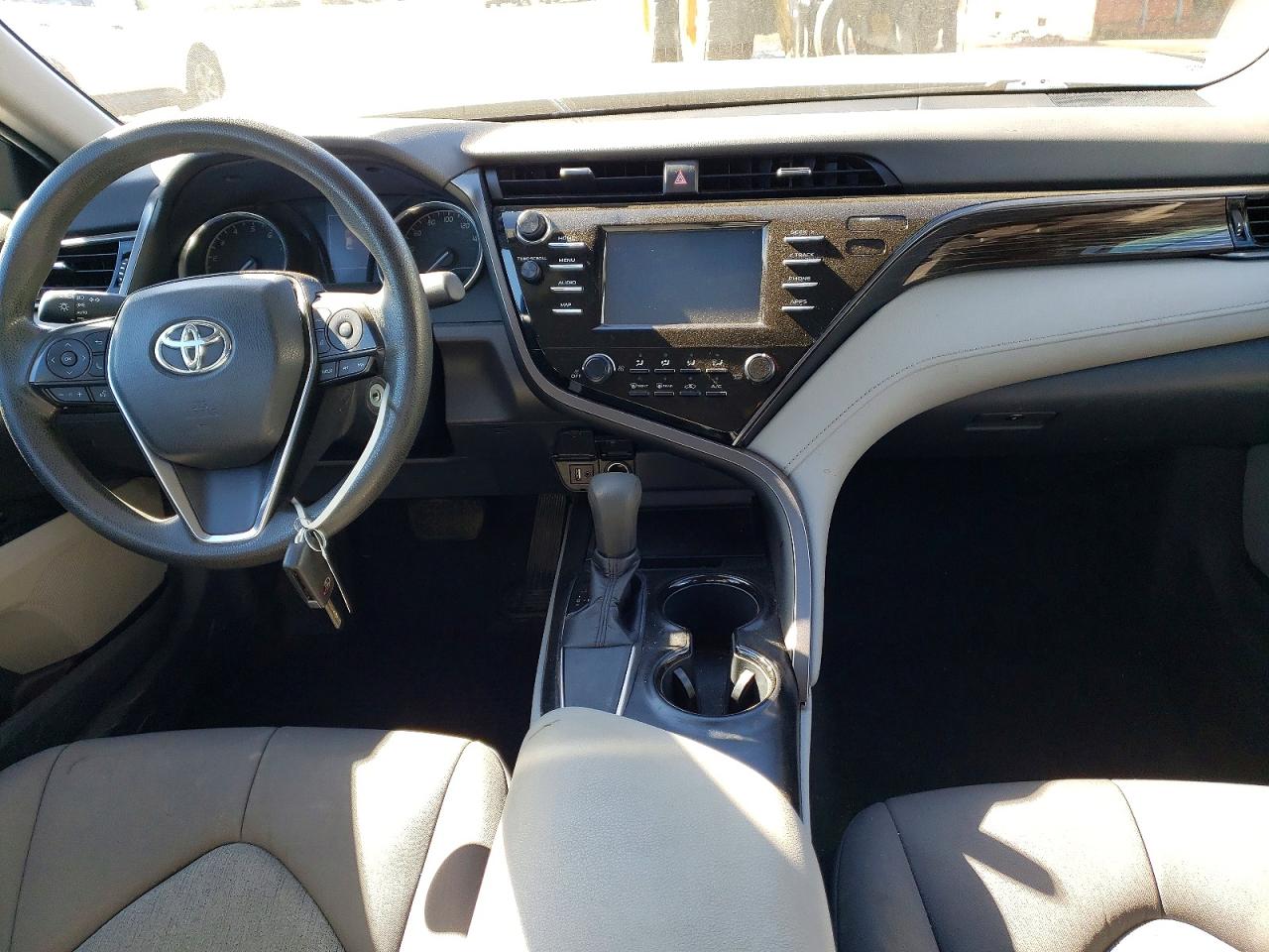 2019 TOYOTA CAMRY LE photo 22