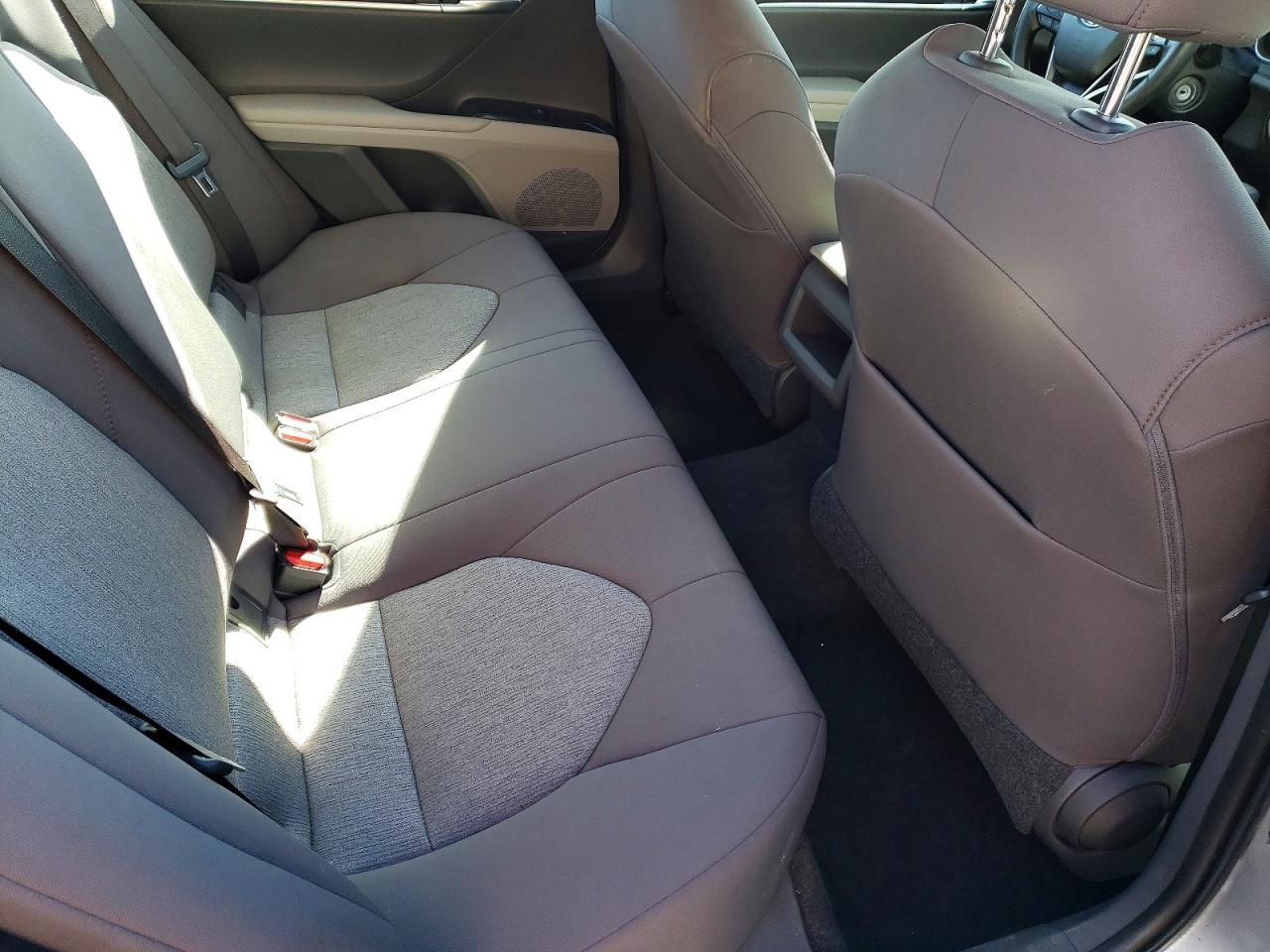 2019 TOYOTA CAMRY LE photo 28