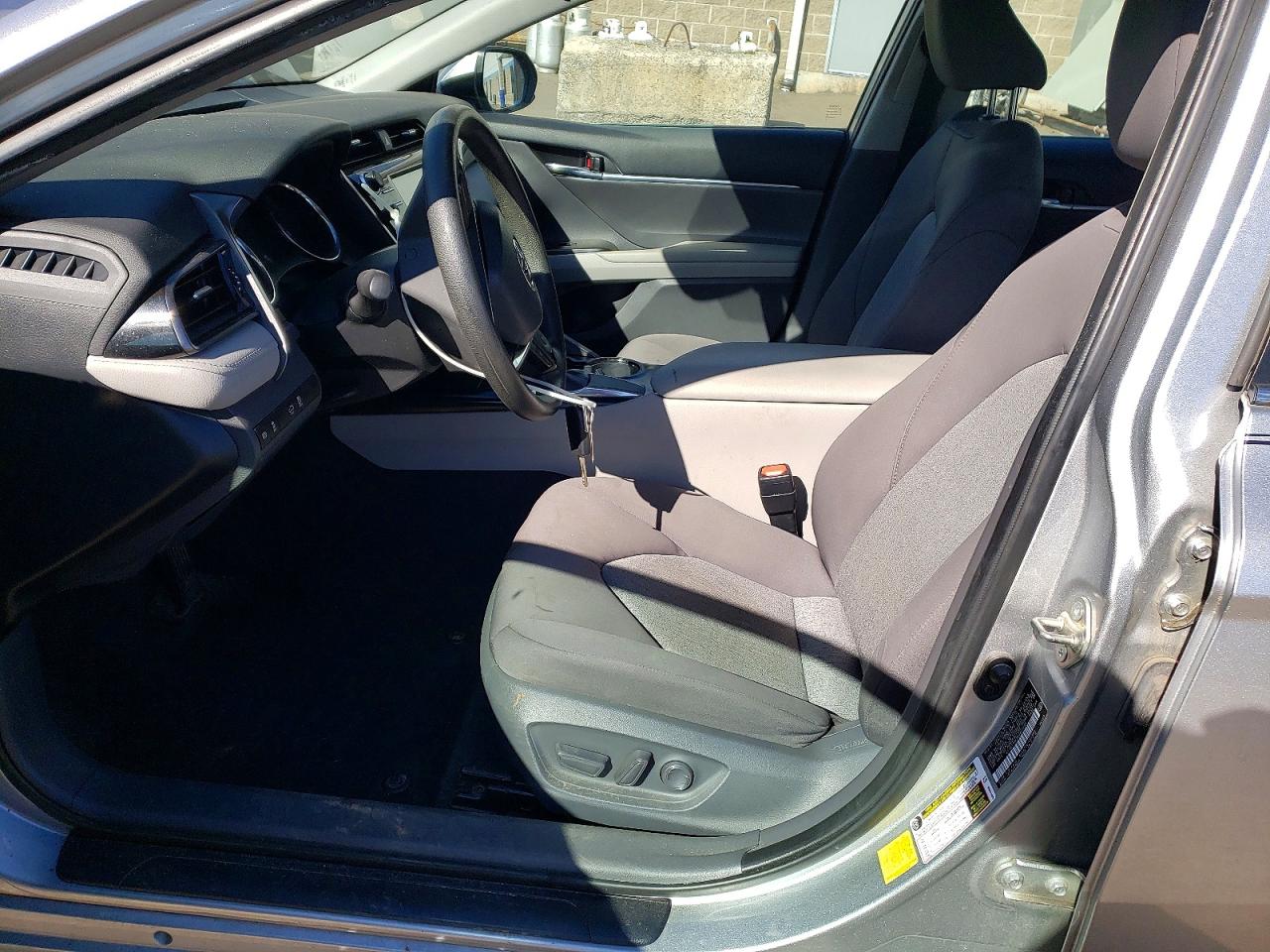 2019 TOYOTA CAMRY LE photo 19