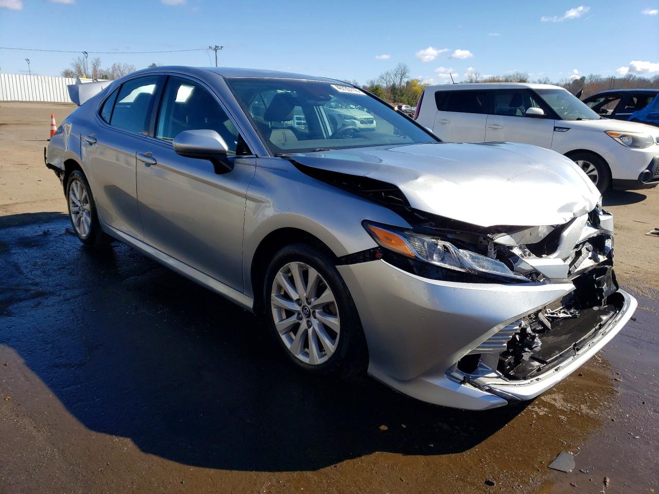 2019 TOYOTA CAMRY LE photo 10