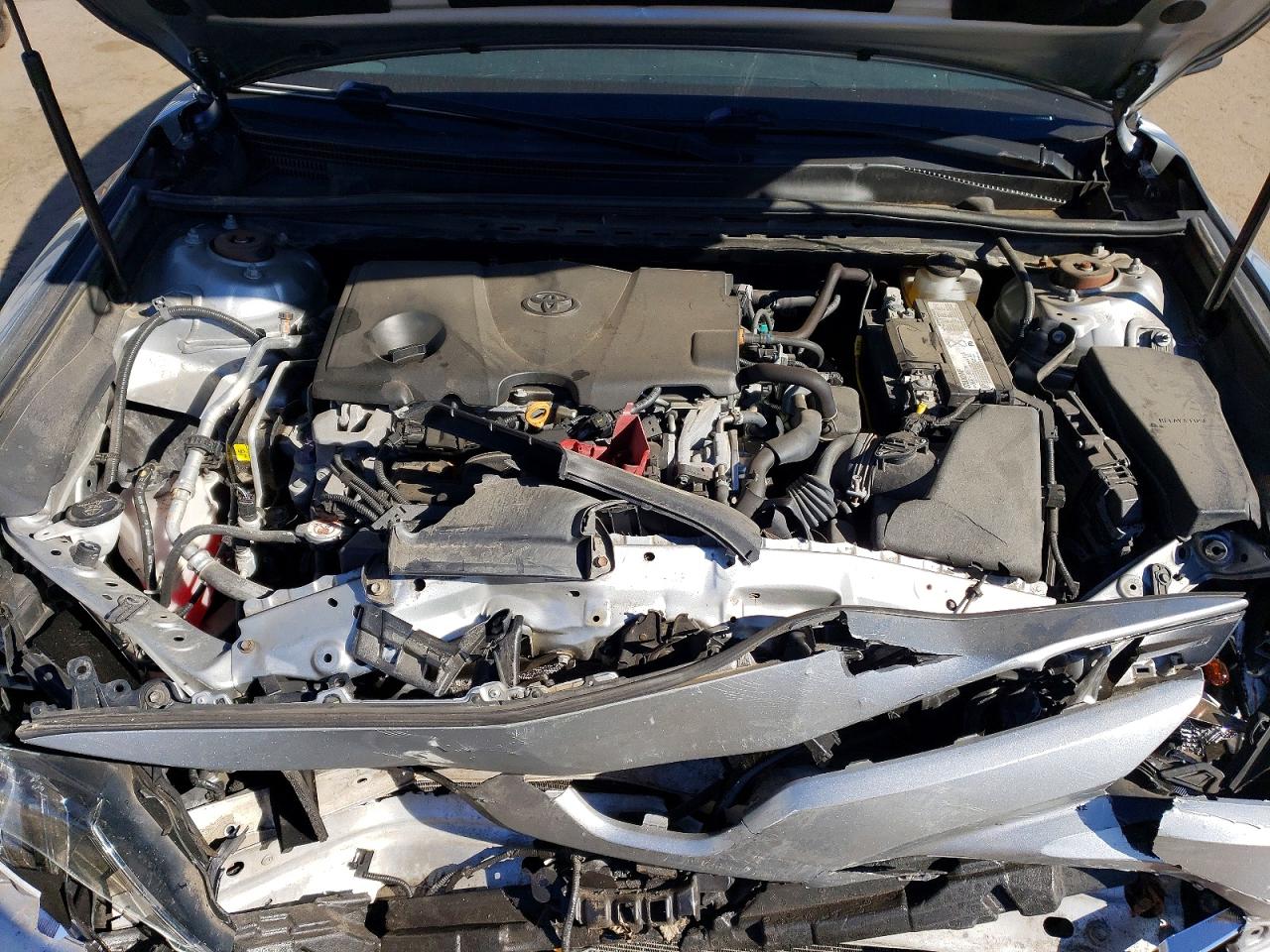 2019 TOYOTA CAMRY LE photo 31