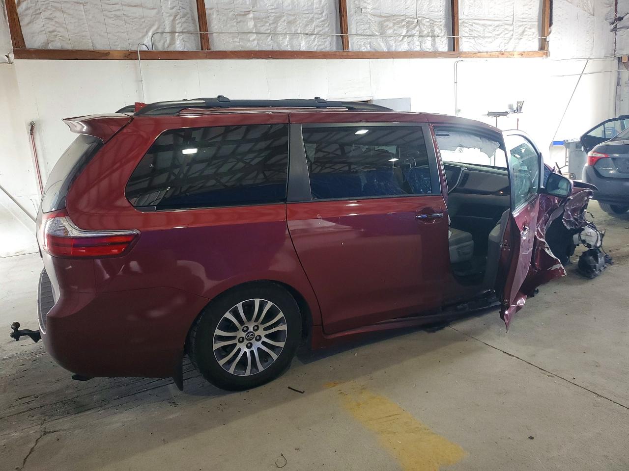 2020 TOYOTA SIENNA photo 5