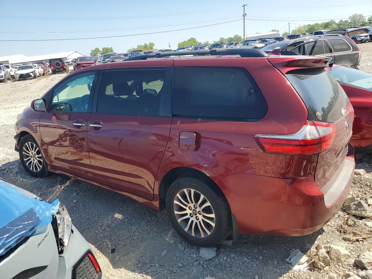 2020 TOYOTA SIENNA photo 3