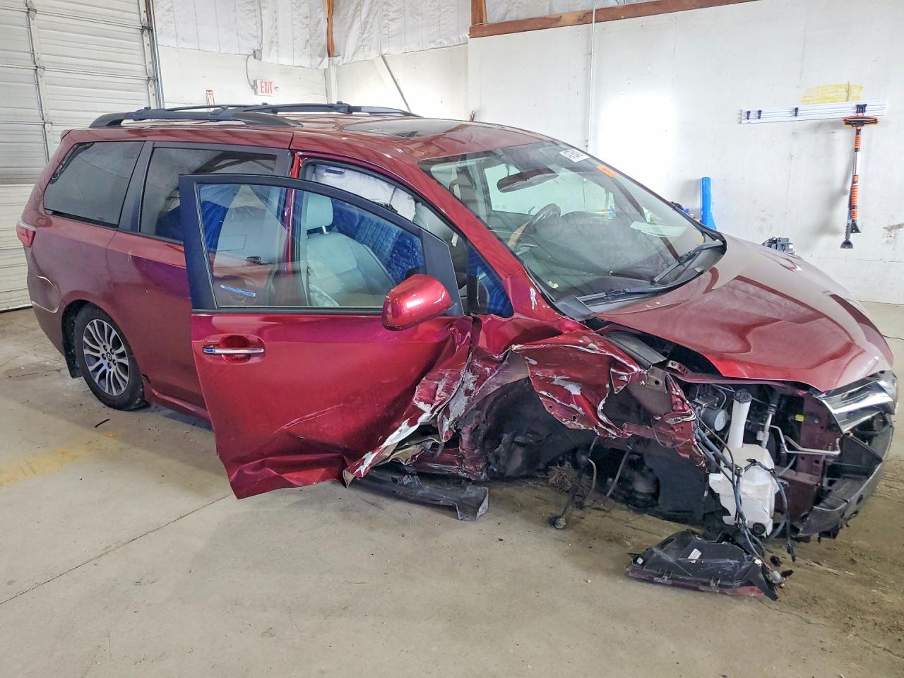 2020 TOYOTA SIENNA photo 7