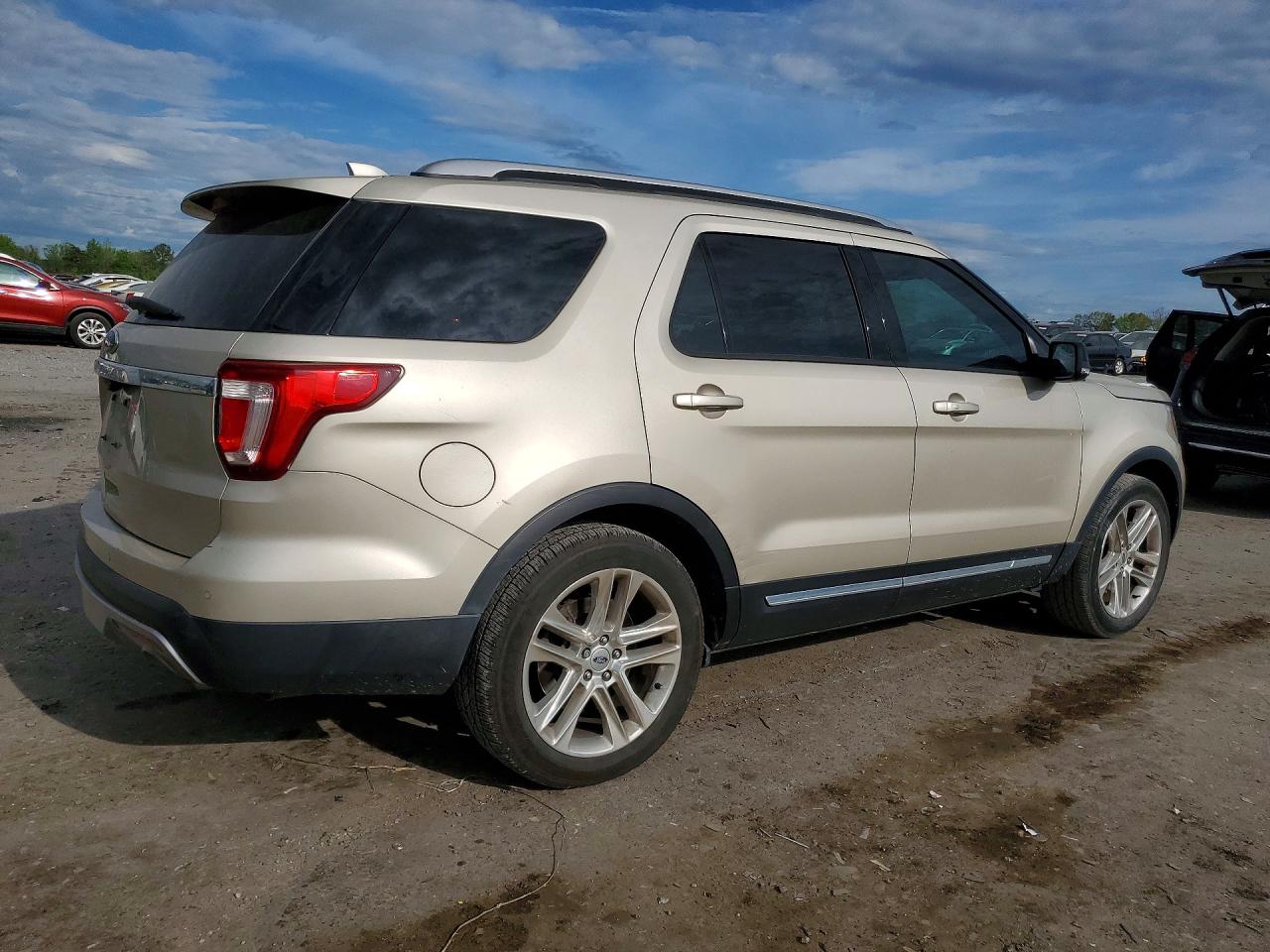 2017 FORD EXPLORER XLT photo 7