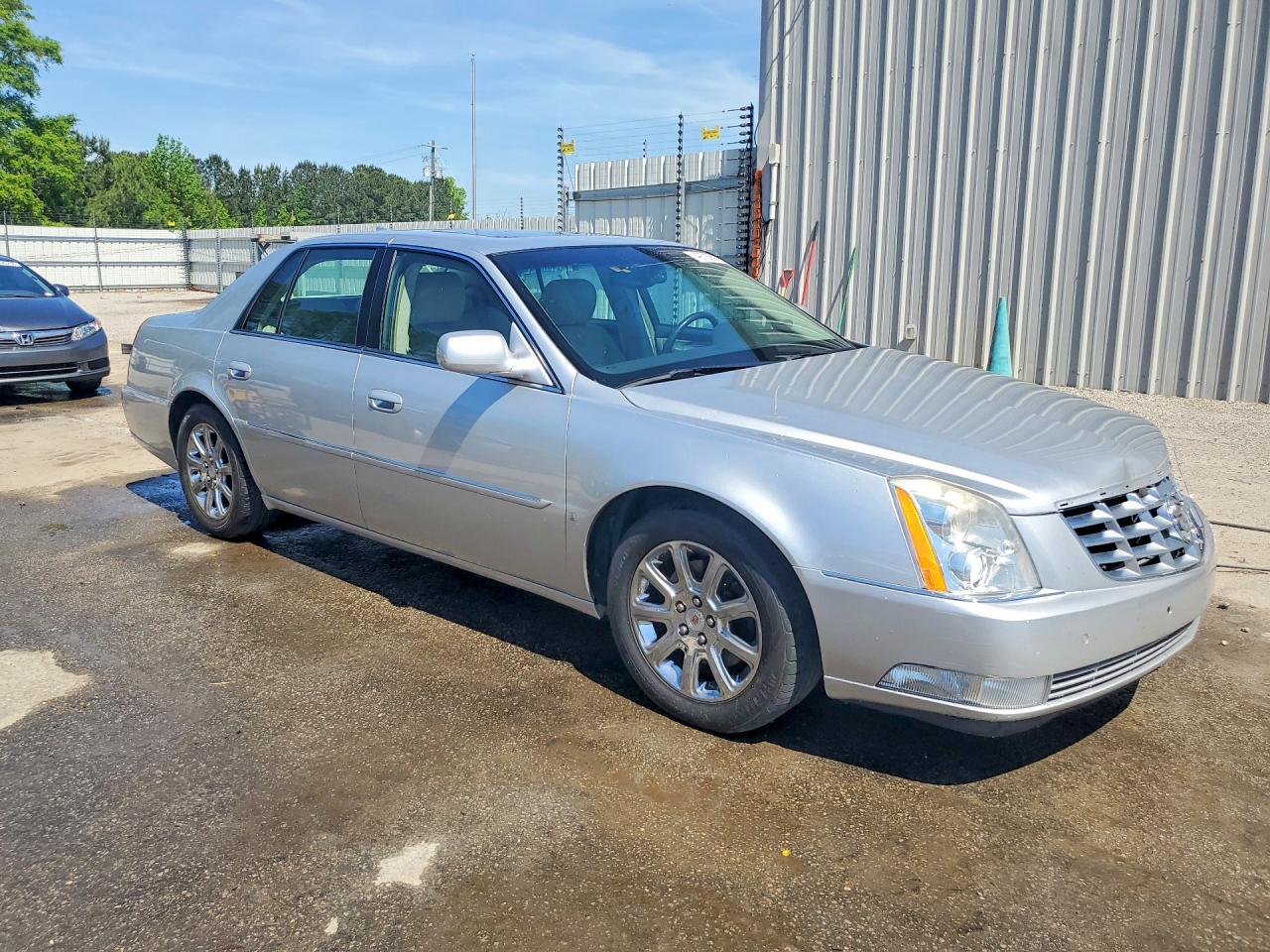 2009 CADILLAC DTS photo 10