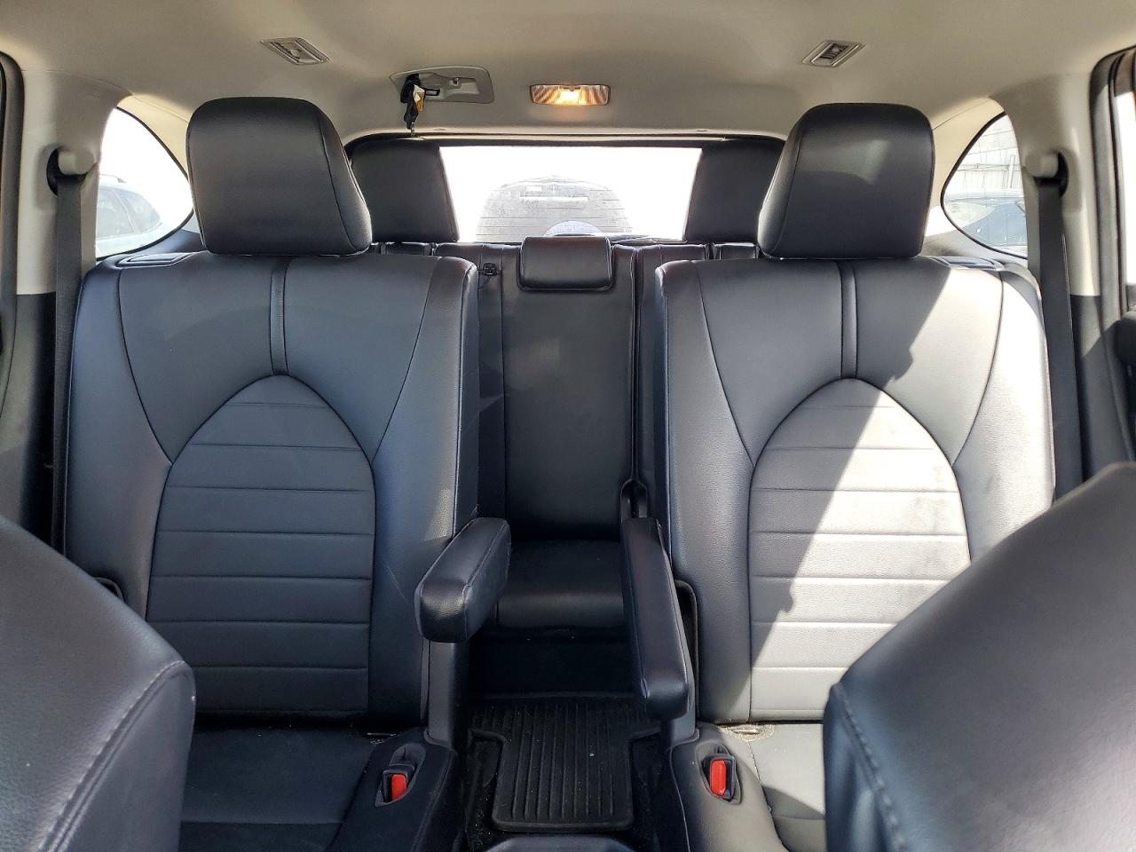 2021 TOYOTA HIGHLANDER XLE photo 19