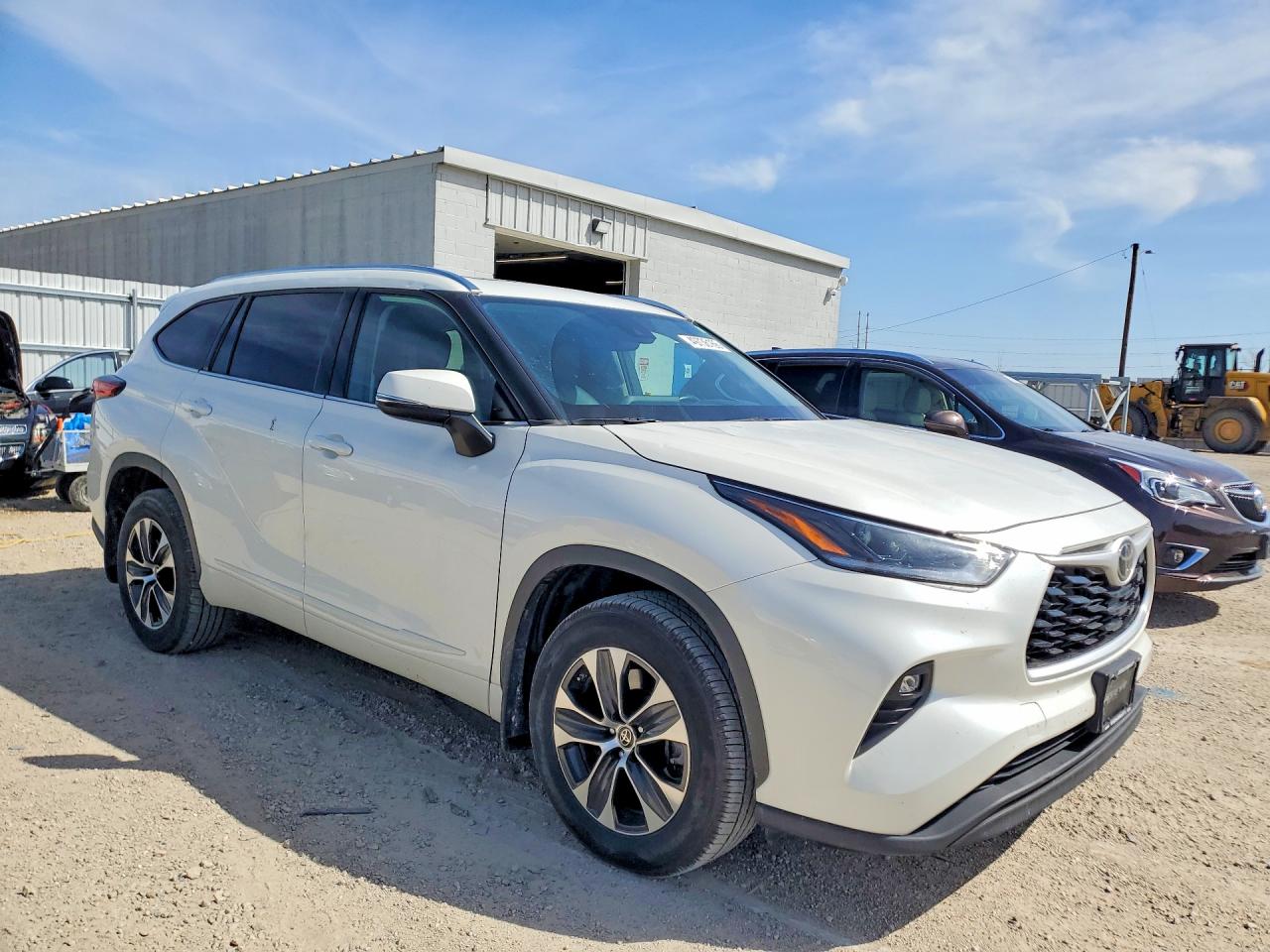 2021 TOYOTA HIGHLANDER XLE photo 7