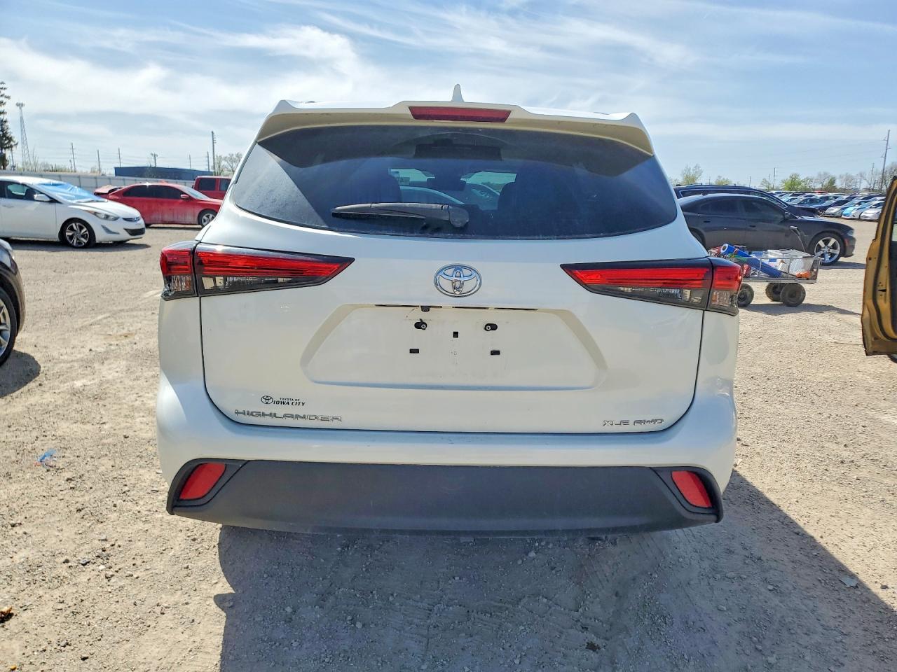 2021 TOYOTA HIGHLANDER XLE photo 11