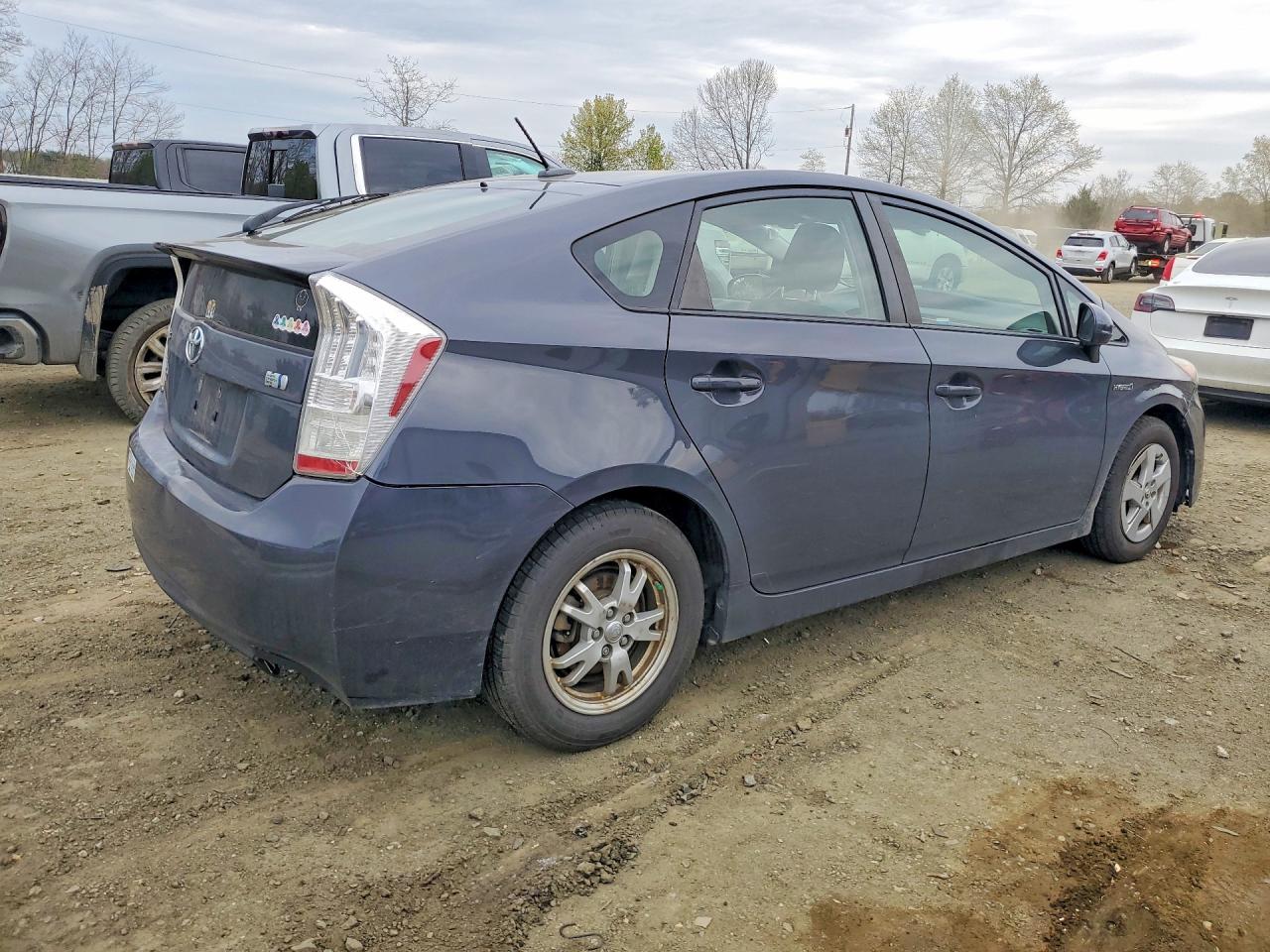 2011 TOYOTA PRIUS THREE photo 5