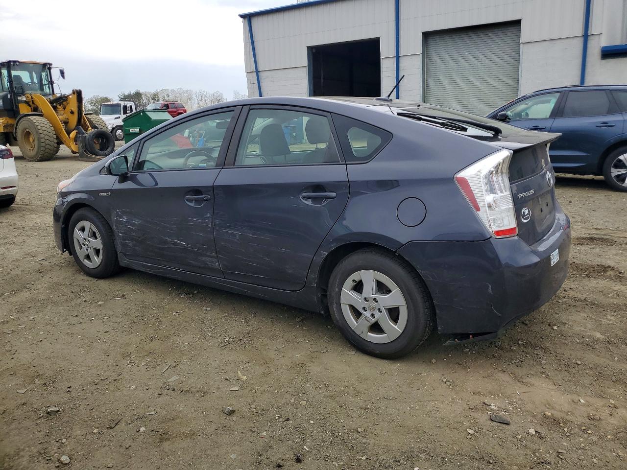 2011 TOYOTA PRIUS THREE photo 3