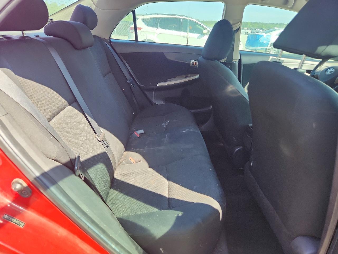 2010 TOYOTA COROLLA S photo 28