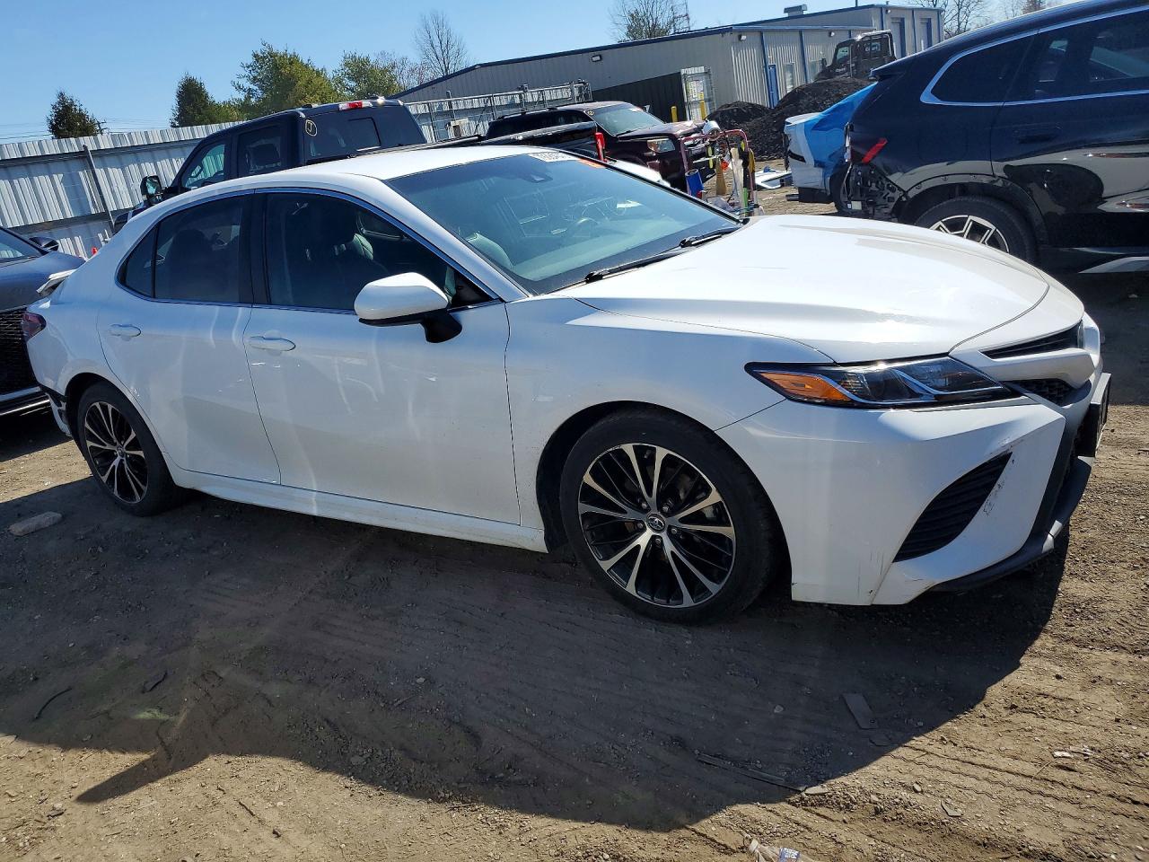2018 TOYOTA CAMRY SE photo 7
