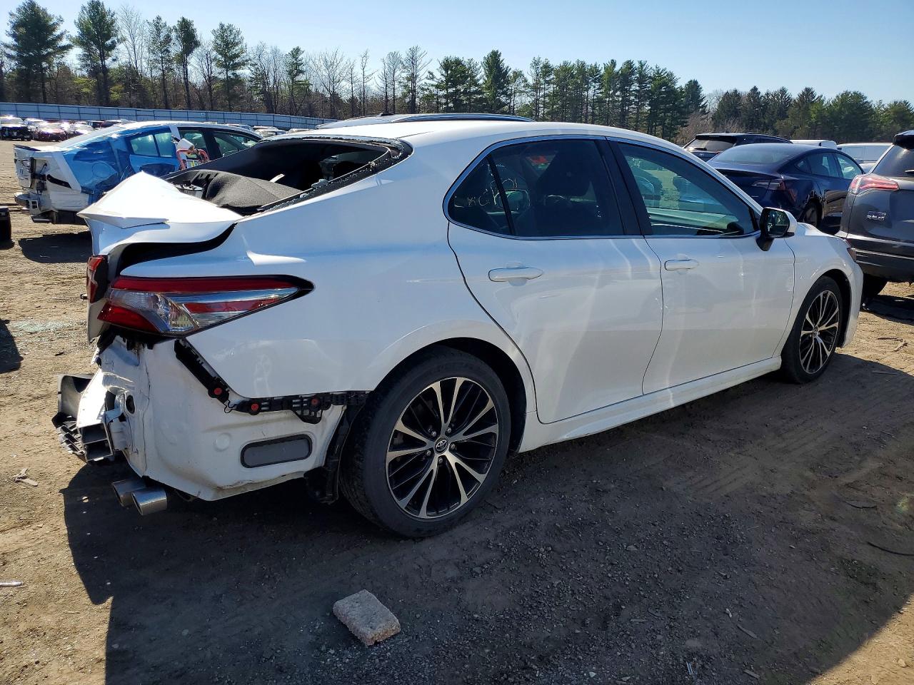 2018 TOYOTA CAMRY SE photo 5