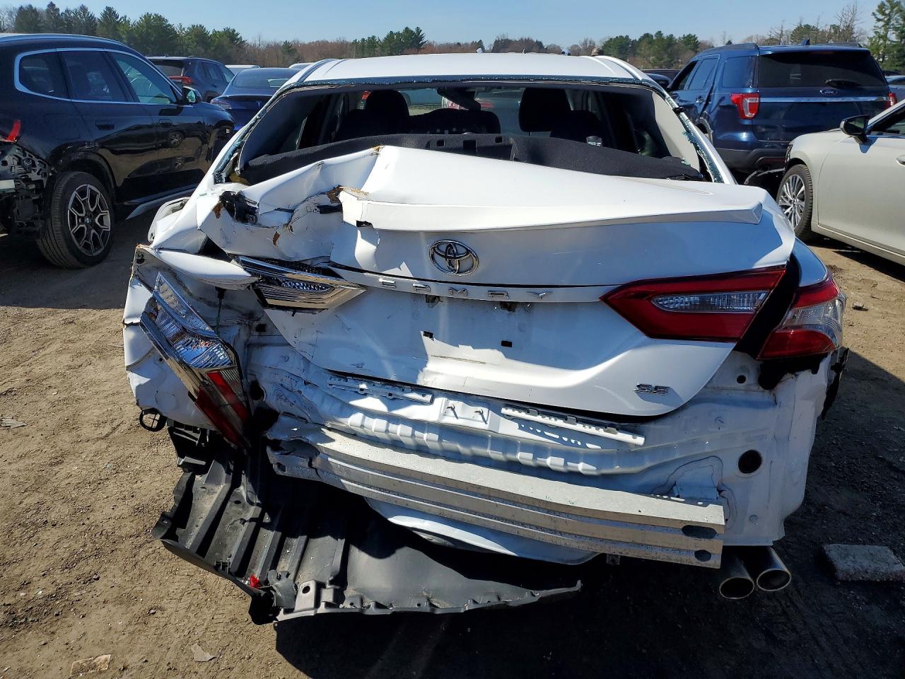 2018 TOYOTA CAMRY SE photo 11