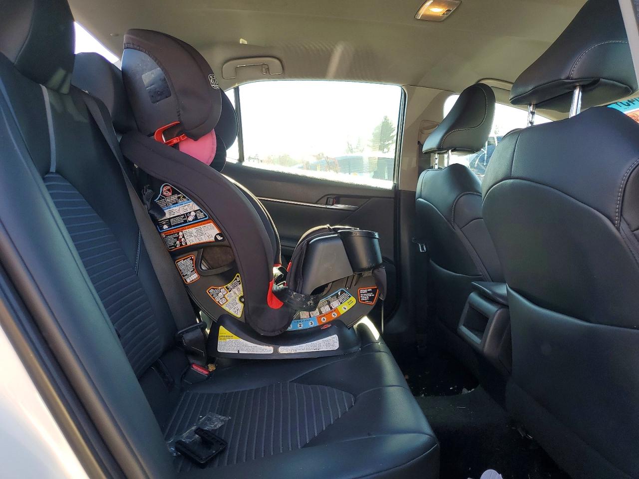 2018 TOYOTA CAMRY SE photo 19