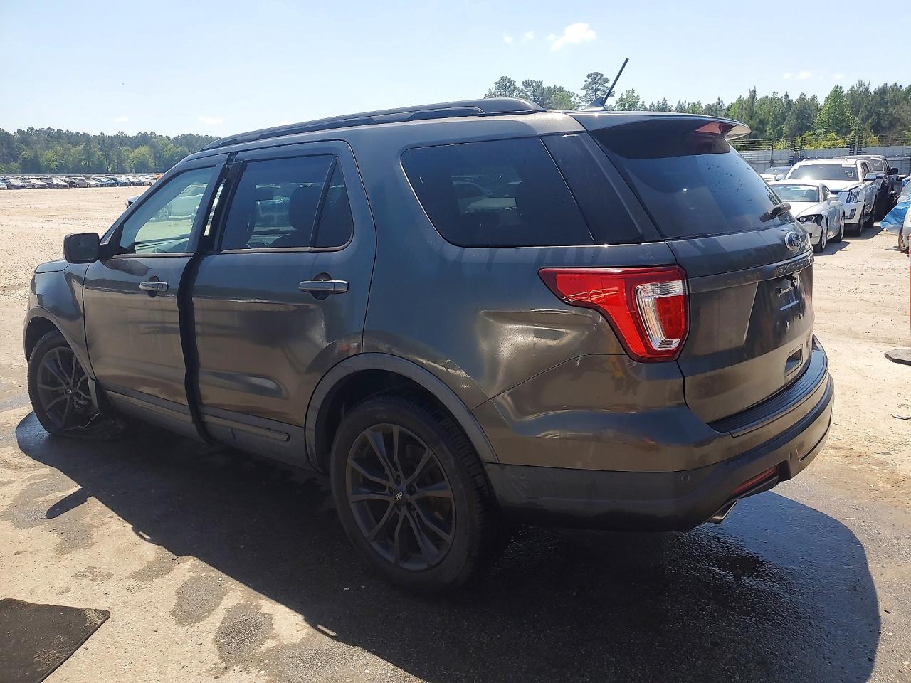 2018 FORD EXPLORER XLT photo 2