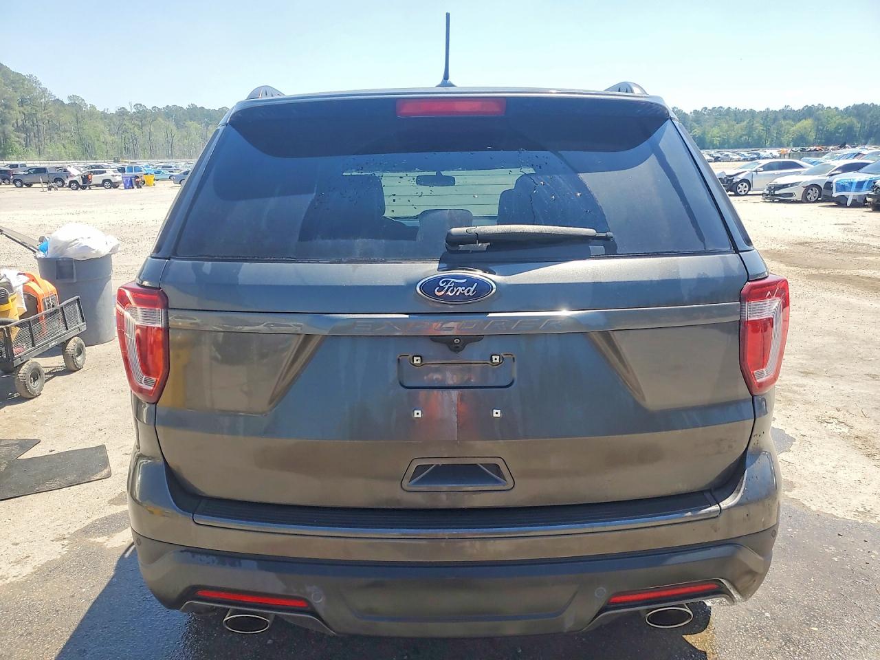2018 FORD EXPLORER XLT photo 6