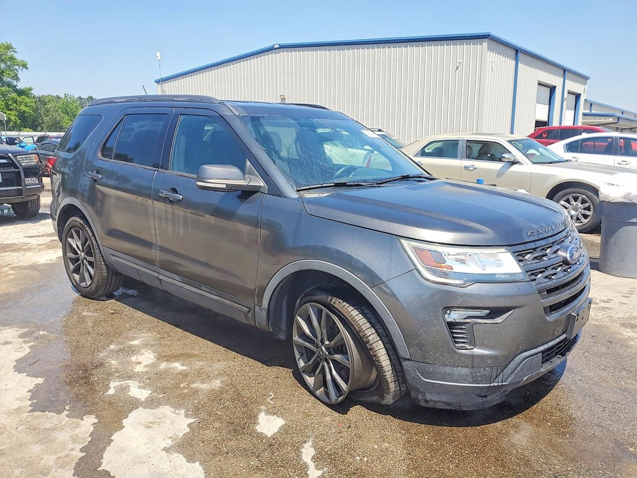 2018 FORD EXPLORER XLT photo 4
