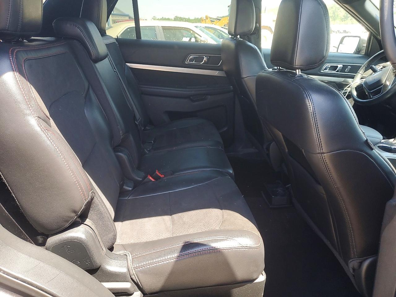 2018 FORD EXPLORER XLT photo 11