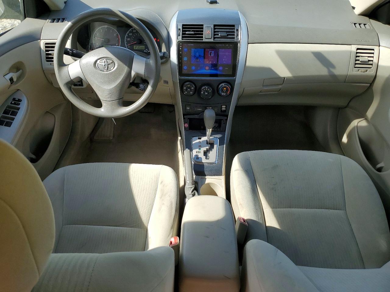 2010 TOYOTA COROLLA LE photo 8
