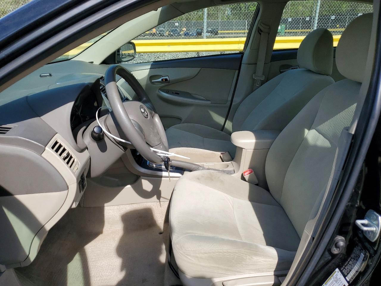 2010 TOYOTA COROLLA LE photo 7