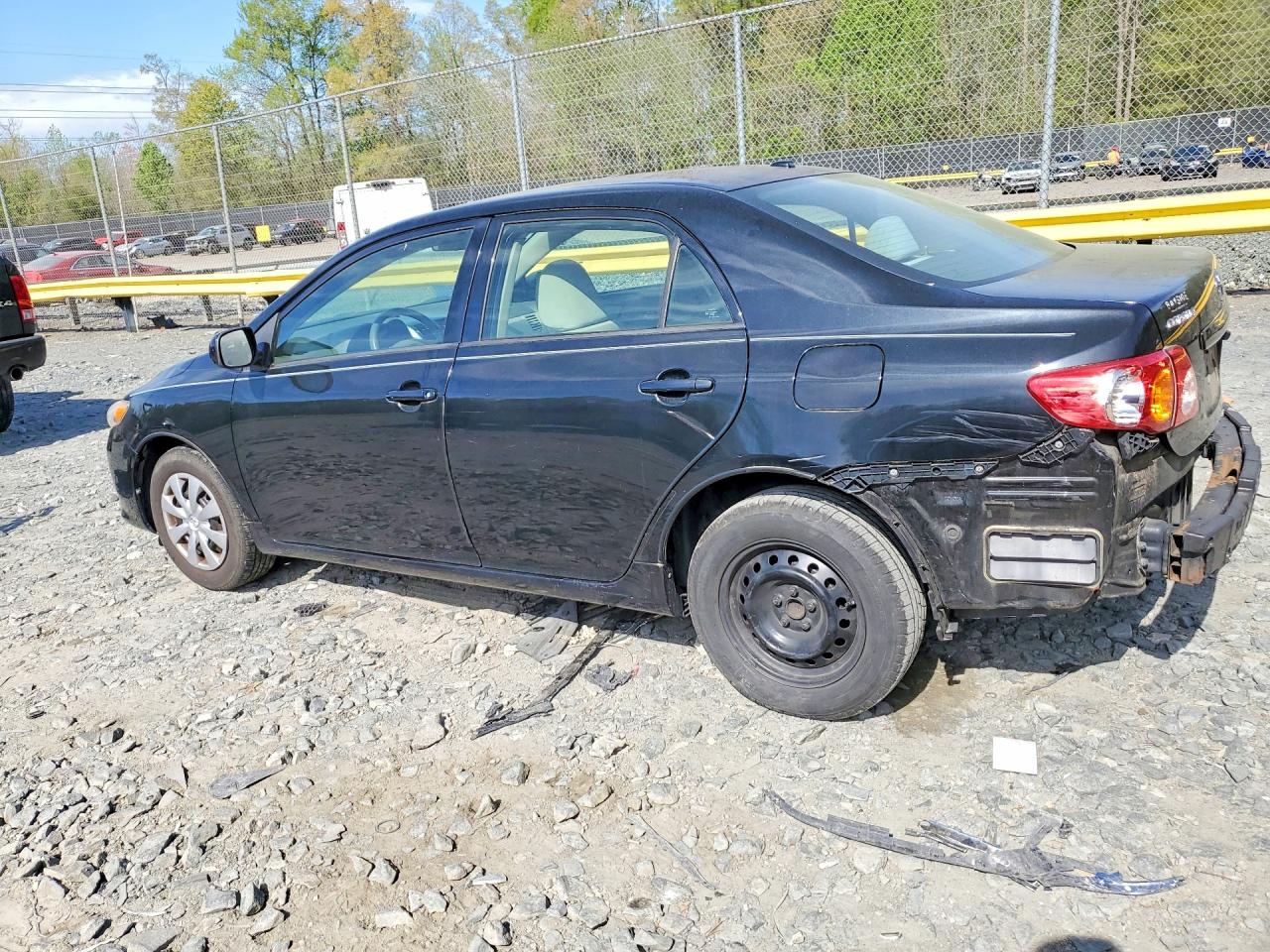 2010 TOYOTA COROLLA LE photo 2