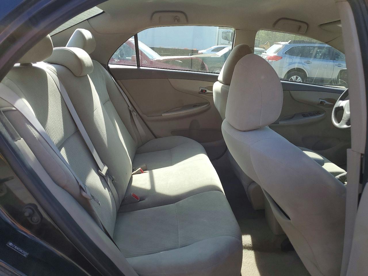 2010 TOYOTA COROLLA LE photo 10