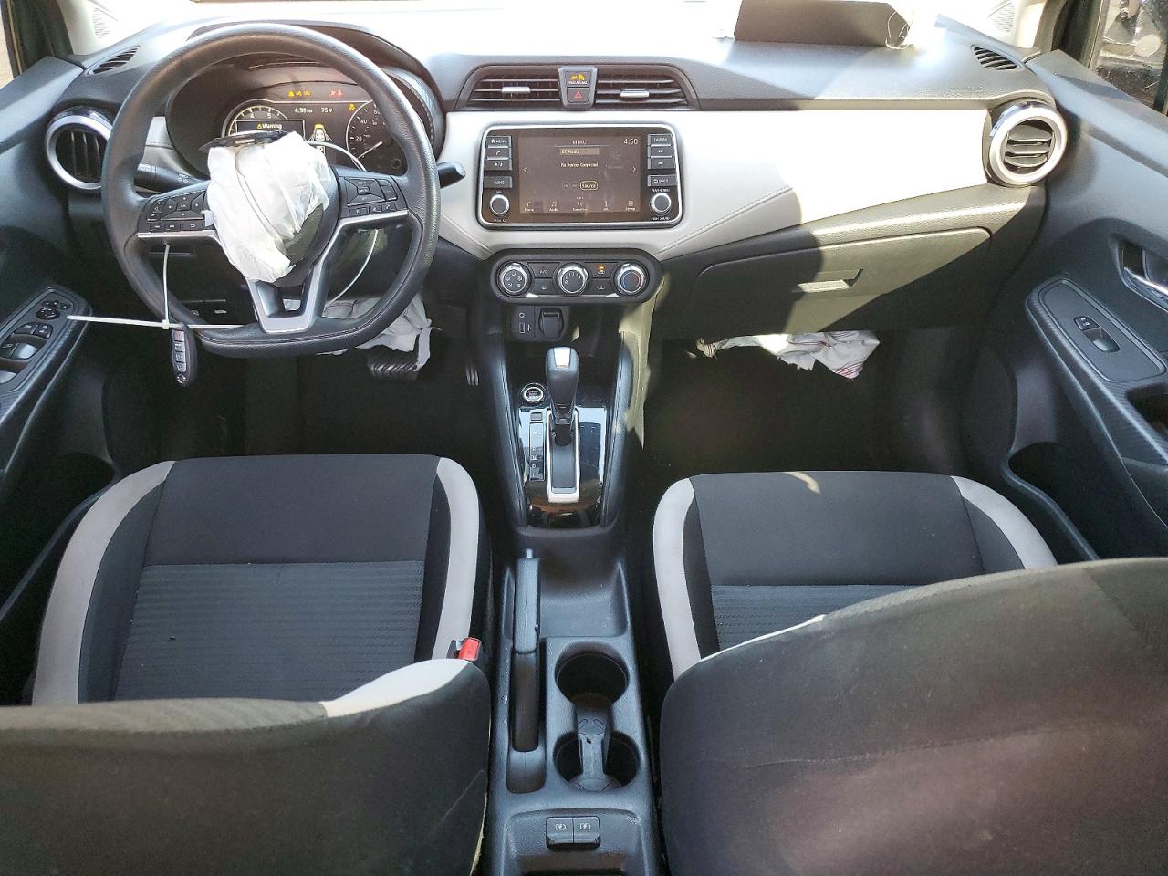 2021 NISSAN VERSA SV photo 22