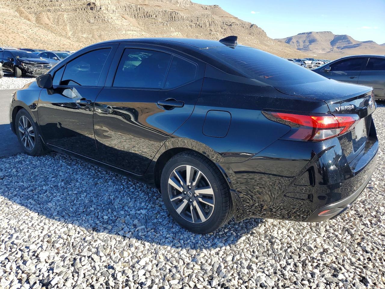 2021 NISSAN VERSA SV photo 4