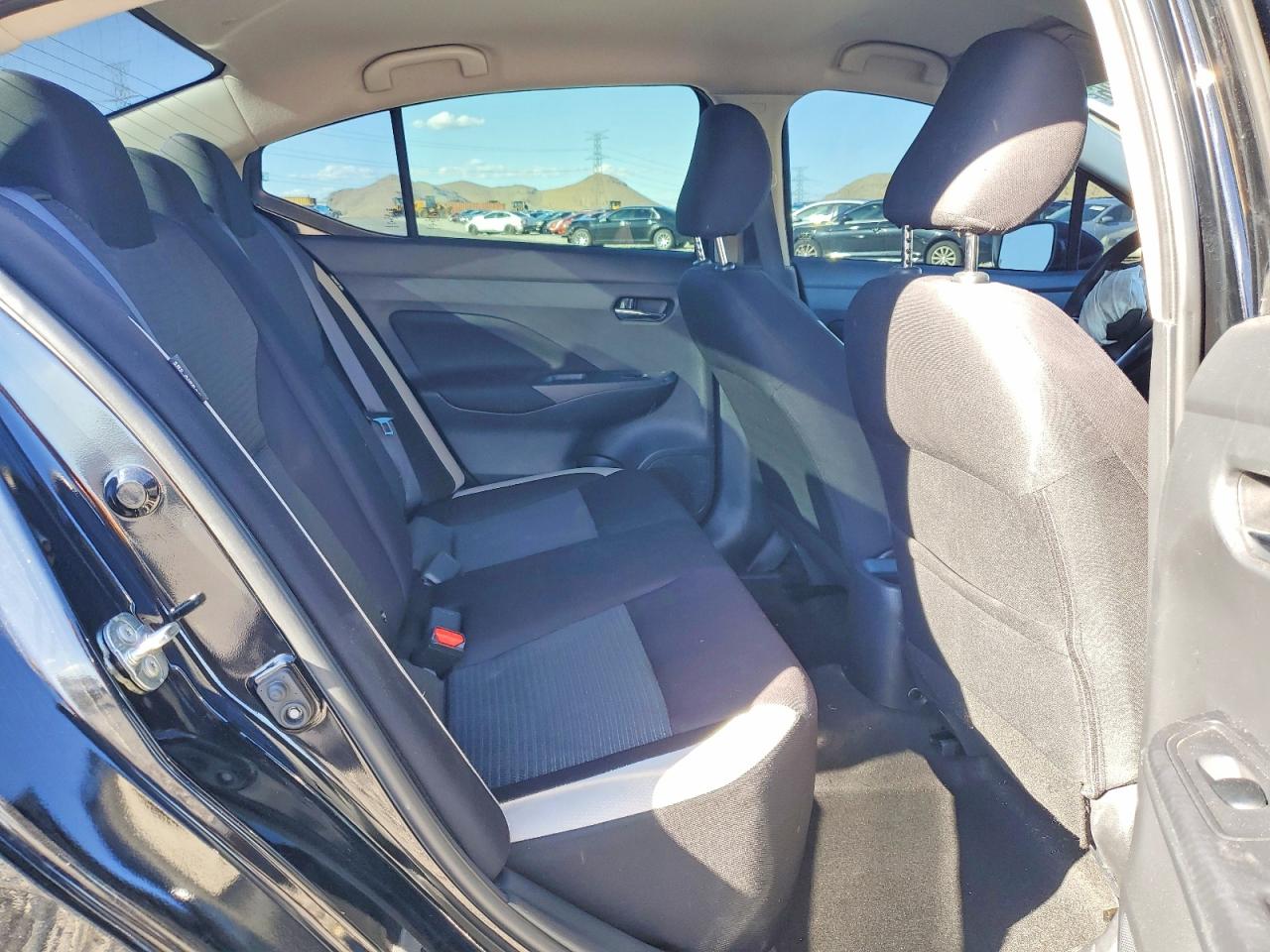 2021 NISSAN VERSA SV photo 28
