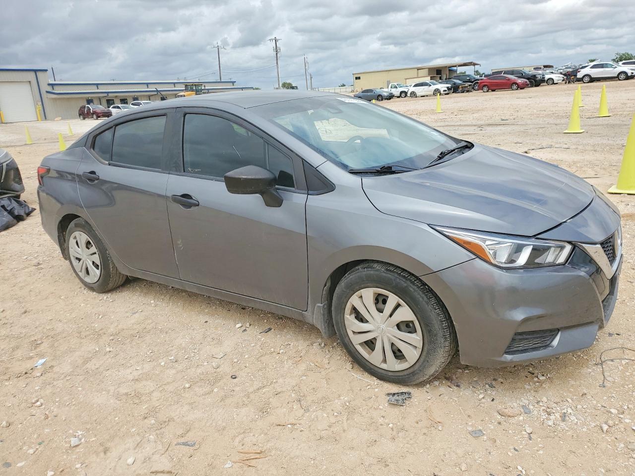 2020 NISSAN VERSA photo 10
