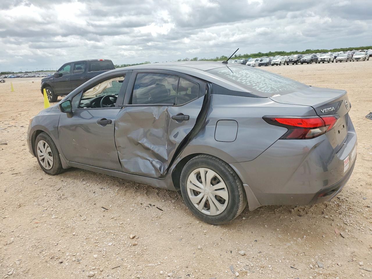 2020 NISSAN VERSA photo 4