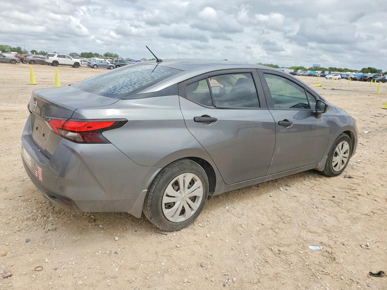 2020 NISSAN VERSA photo 7
