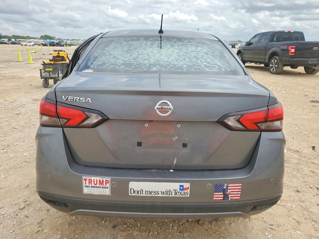 2020 NISSAN VERSA photo 16