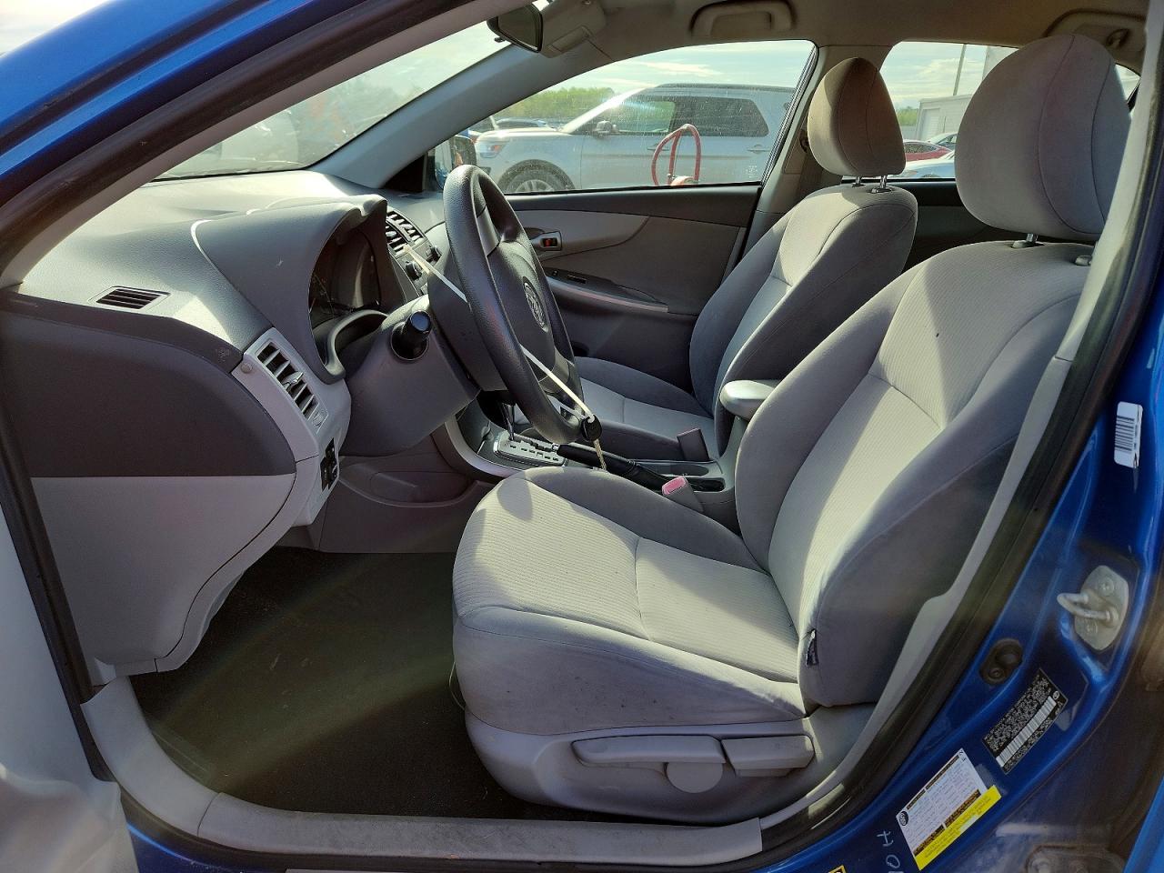 2010 TOYOTA COROLLA LE photo 13