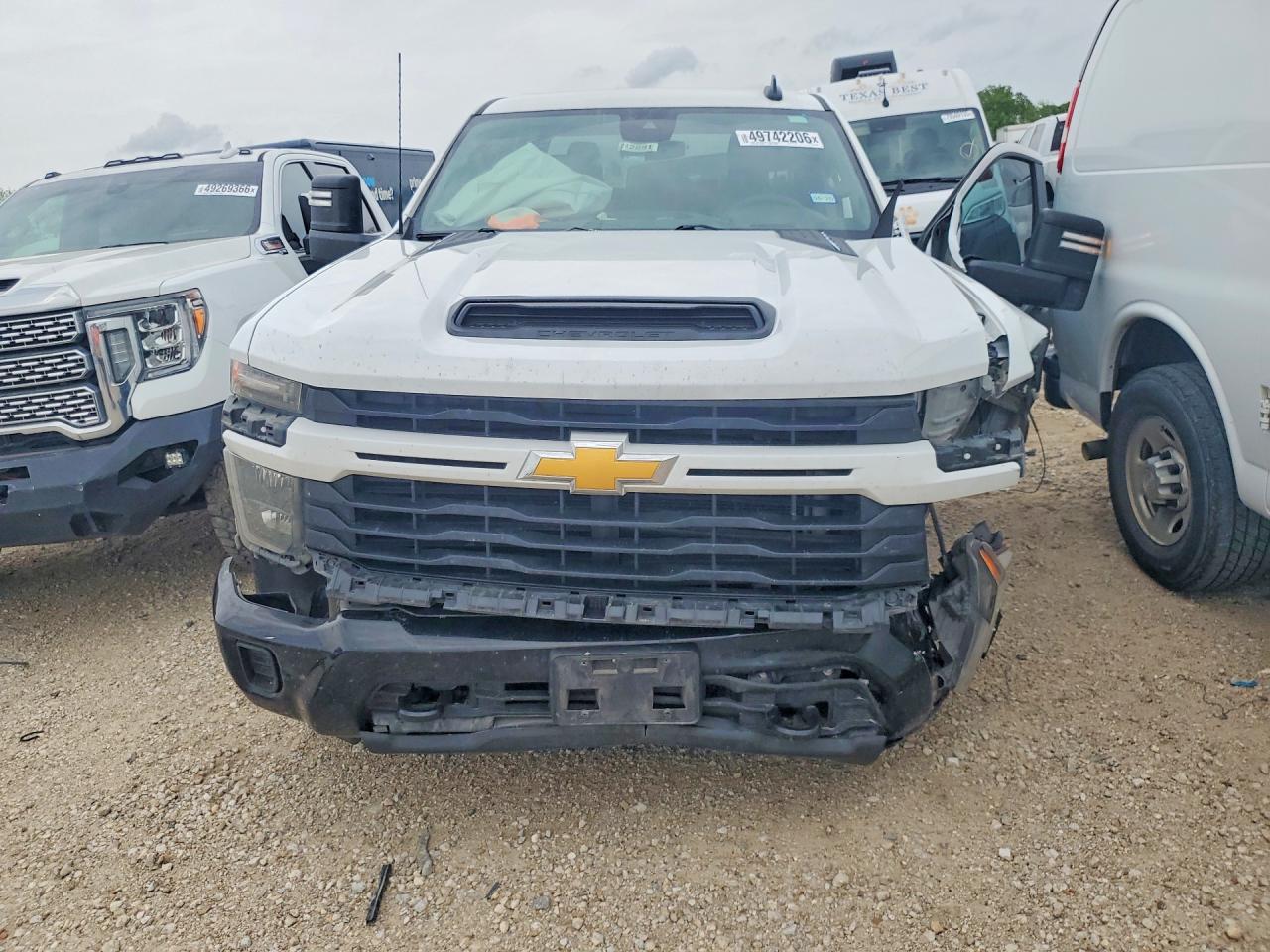 2024 CHEVROLET SILVERADO K2500 CUSTOM photo 13