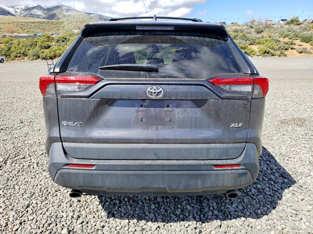 2022 TOYOTA RAV4 XLE PREMIUM photo 11