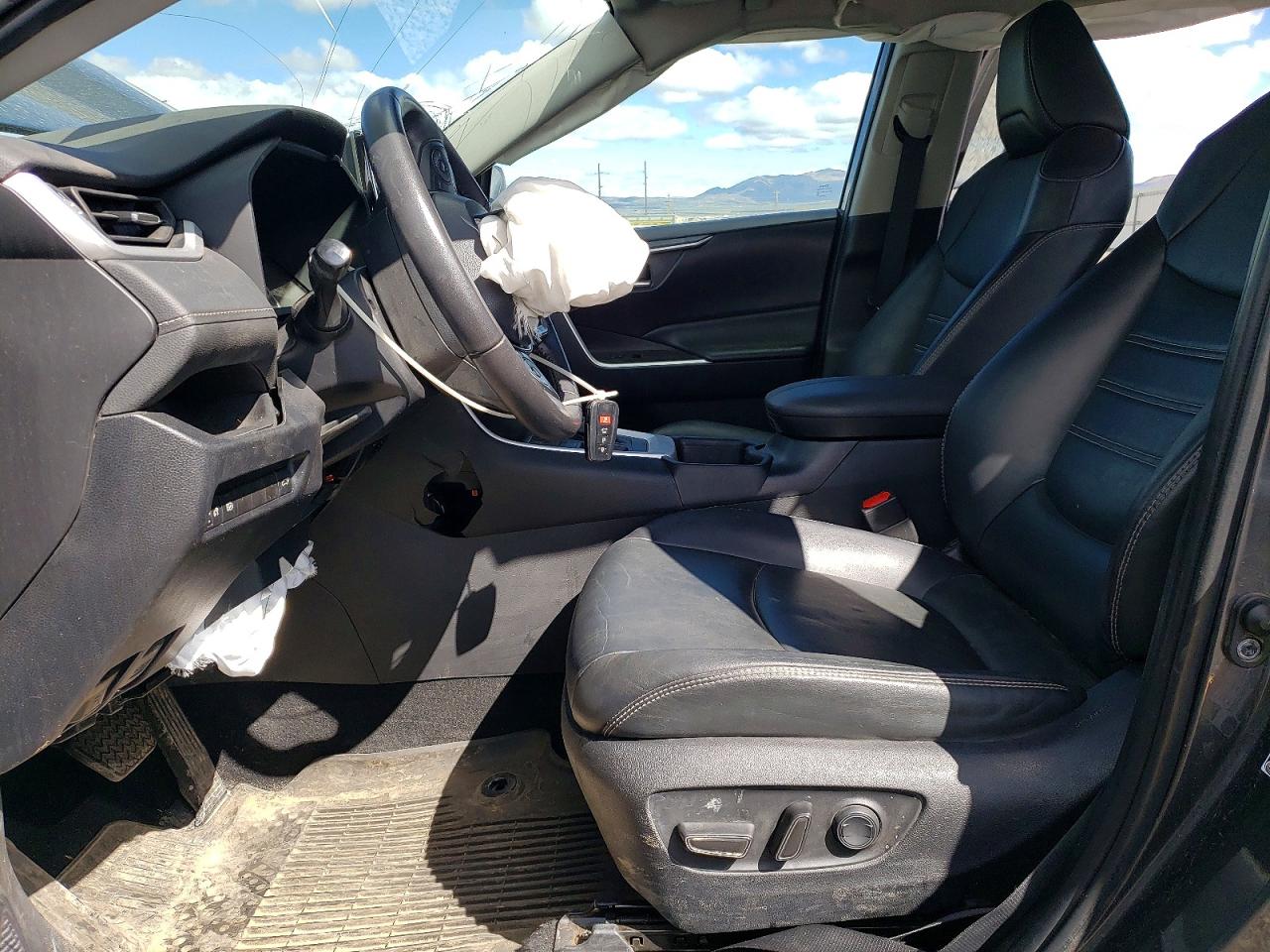 2022 TOYOTA RAV4 XLE PREMIUM photo 13
