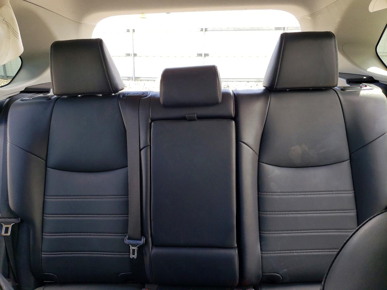 2022 TOYOTA RAV4 XLE PREMIUM photo 19