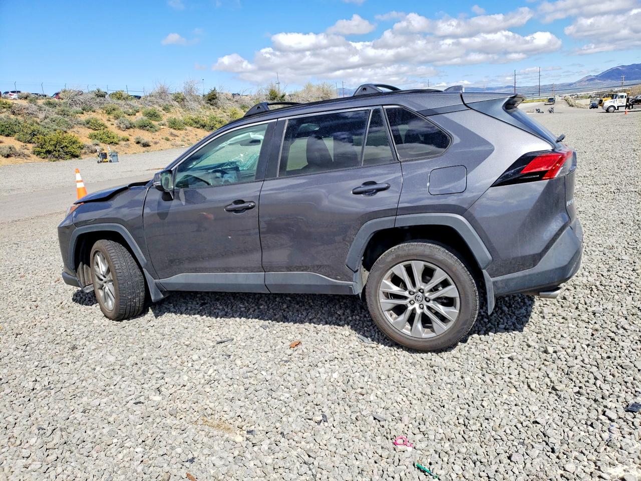 2022 TOYOTA RAV4 XLE PREMIUM photo 3