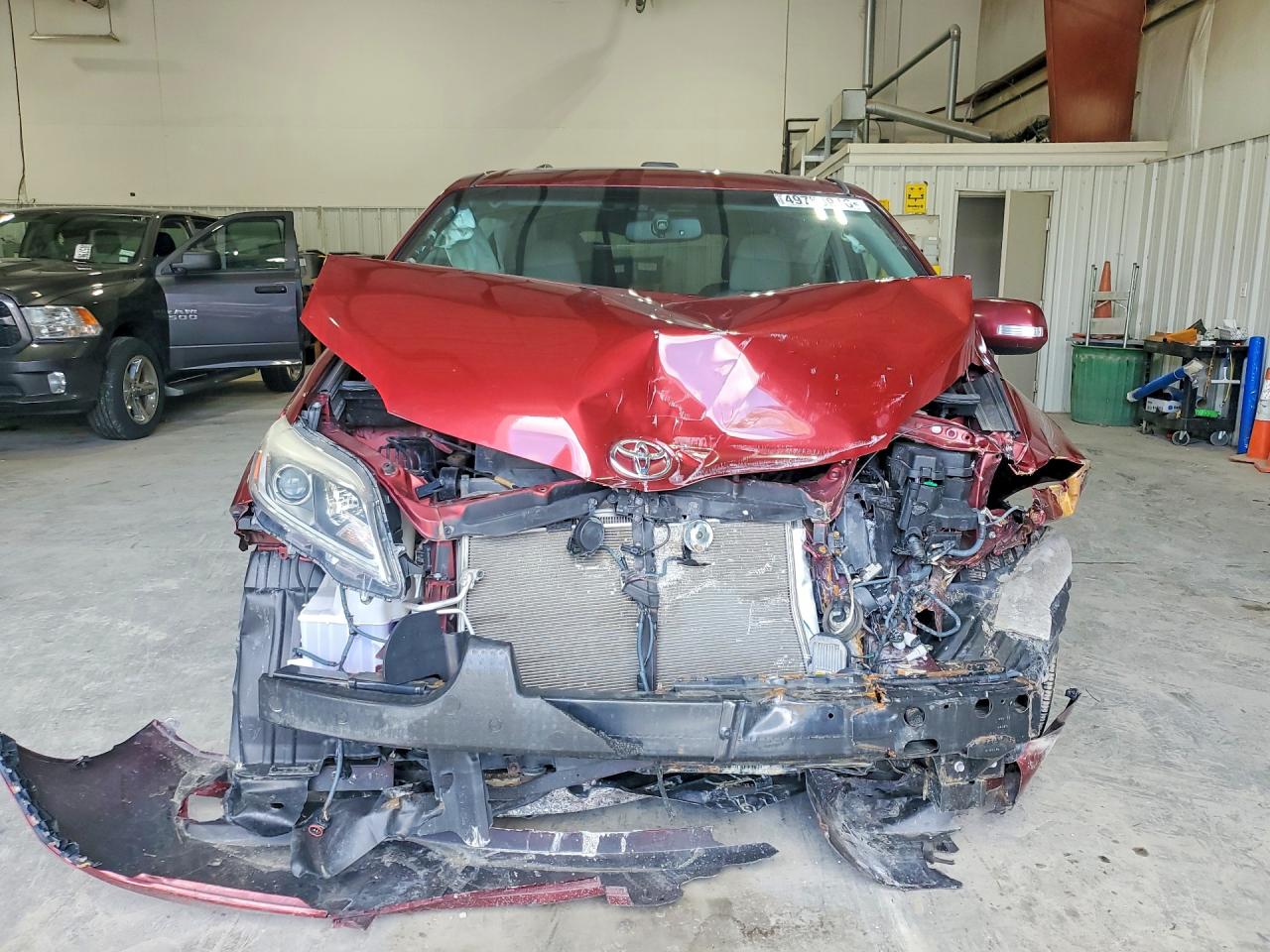 2015 TOYOTA SIENNA LIMITED PREMIUM 7-PASSENGER photo 9