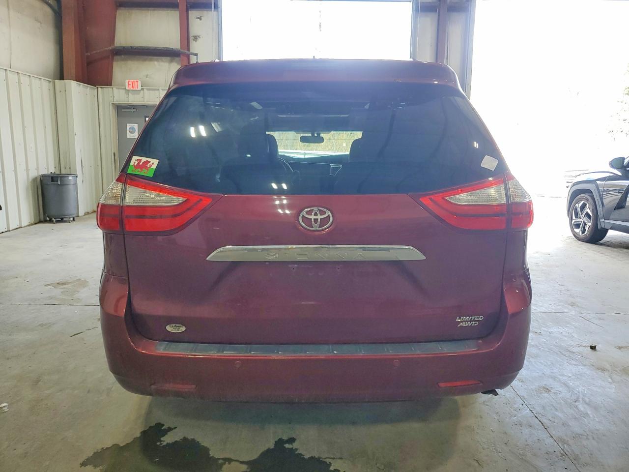2015 TOYOTA SIENNA LIMITED PREMIUM 7-PASSENGER photo 11