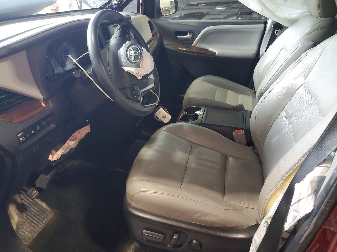 2015 TOYOTA SIENNA LIMITED PREMIUM 7-PASSENGER photo 13