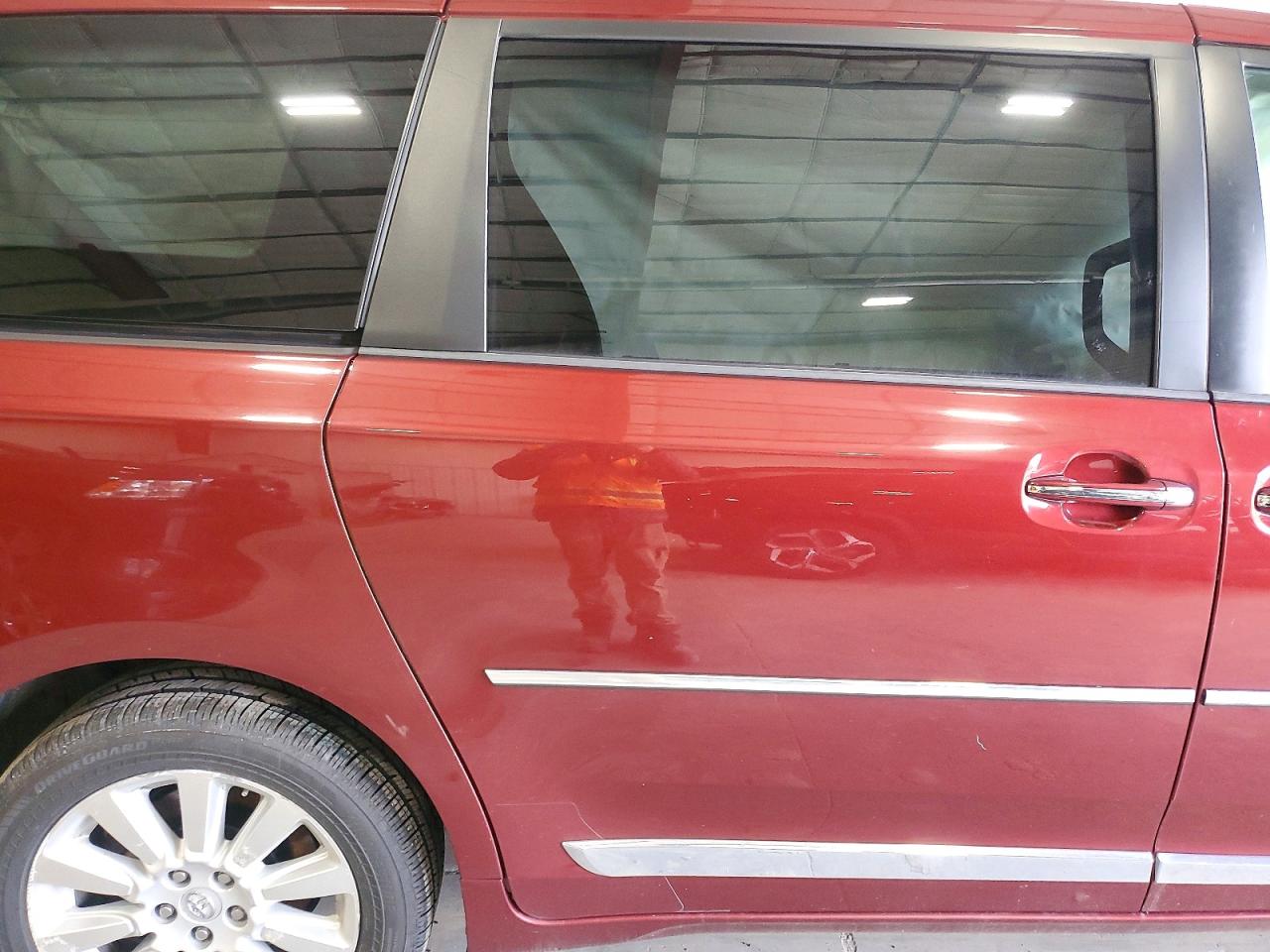 2015 TOYOTA SIENNA LIMITED PREMIUM 7-PASSENGER photo 21