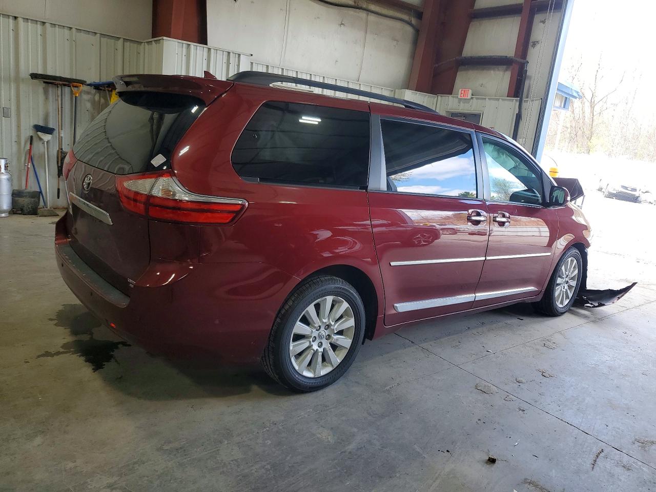 2015 TOYOTA SIENNA LIMITED PREMIUM 7-PASSENGER photo 5