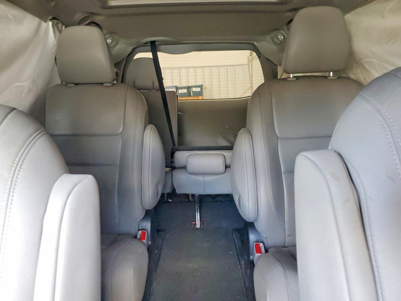 2015 TOYOTA SIENNA LIMITED PREMIUM 7-PASSENGER photo 19