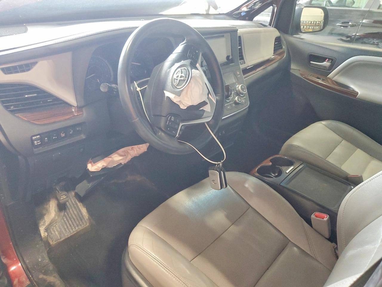 2015 TOYOTA SIENNA LIMITED PREMIUM 7-PASSENGER photo 15