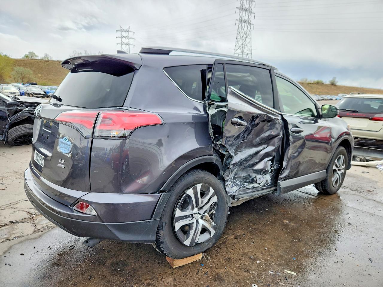 2017 TOYOTA RAV4 LE photo 5